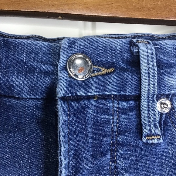 Good American Good Legs in Blue431 Size 28P Cropped. - Picture 4 of 10